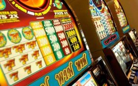 Antarmuka Dice Game di judol303 menampilkan dadu dan pilihan taruhan